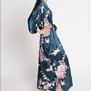 Satin kimono robe (READ DESCRIPTION)